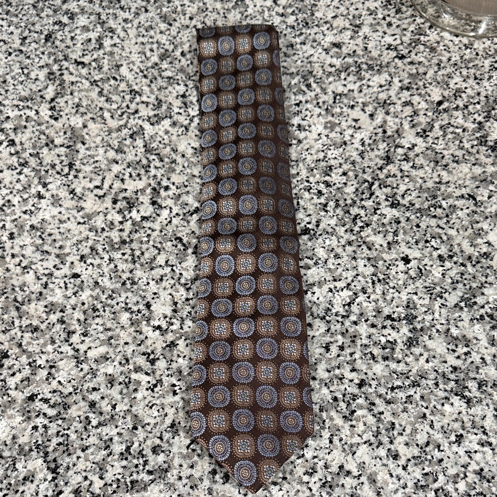 Elegant Brown Patterned Tie - image 1